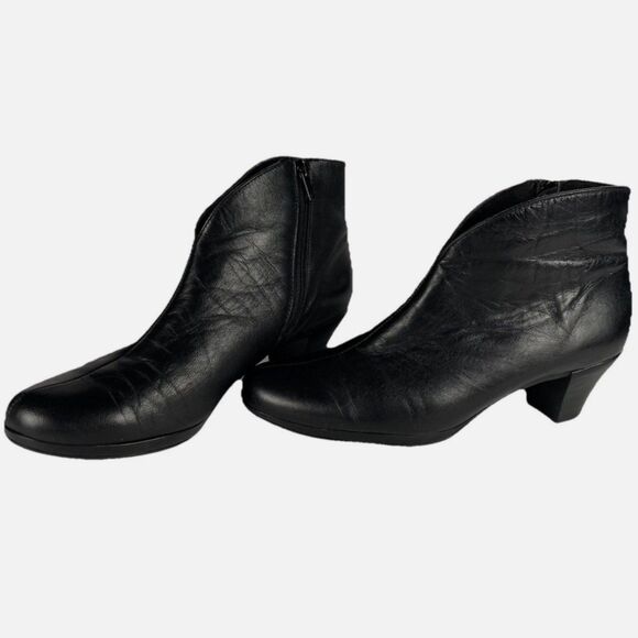 MUNRO Sz 9 Robyn Black Leather Booties Side Zip Low Heel Ankle Boots - Picture 1 of 8